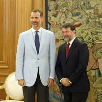 El Rey Felipe con Pedro Luis Alonso Fernández en una audiencia en La Zarzuela