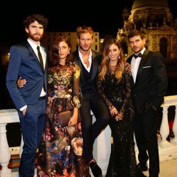 Benja Bruijning, Eleonora Carisi, Paolo Stella, Blanca Suarez y Manos Gavras en una fiesta durante el Festival de Cine de Venecia 2014