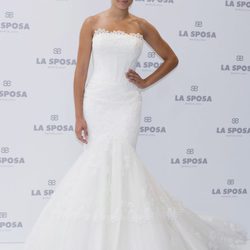 Hiba Abouk posando como imagen de la firma La Sposa