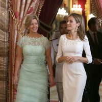 Lorena Castillo y la Reina Letizia durante un almuerzo ofrecido en el Palacio Real de Madrid