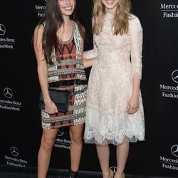 Chloe Bridges y Taissa Farmiga en la apertura de la Semana de la Moda de Nueva York Primavera/Verano 2015 