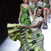 Alessandra Ambrosio desfilando para Desigual en Madrid Fashion Week primavera/verano 2015