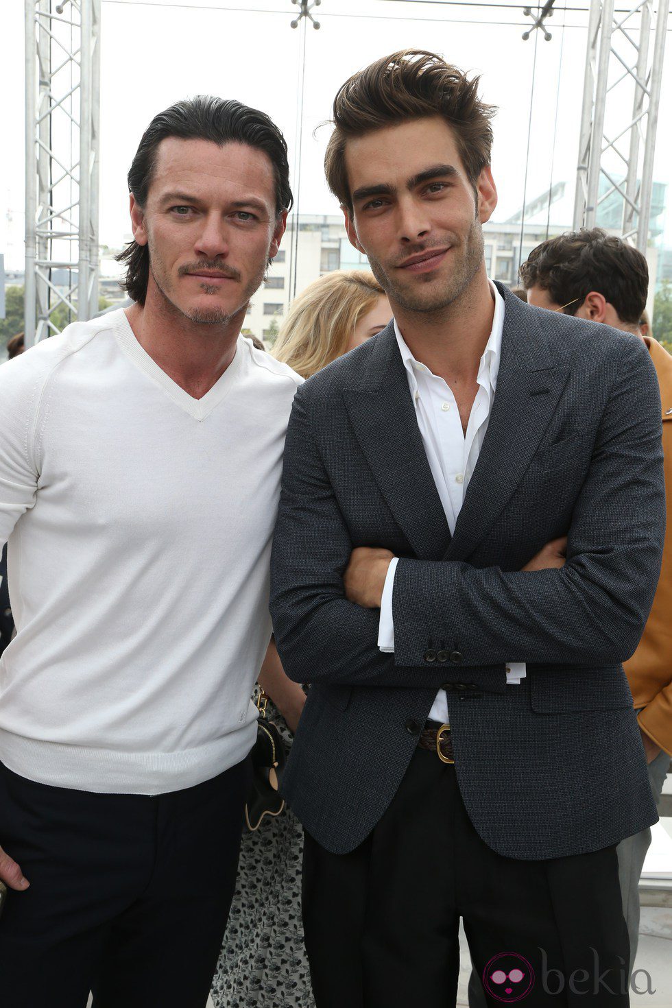 Luke Evans y Jon Kortajarena en el front row de Louis Vuitton en la Semana de la Moda de París primavera/verano 2015 