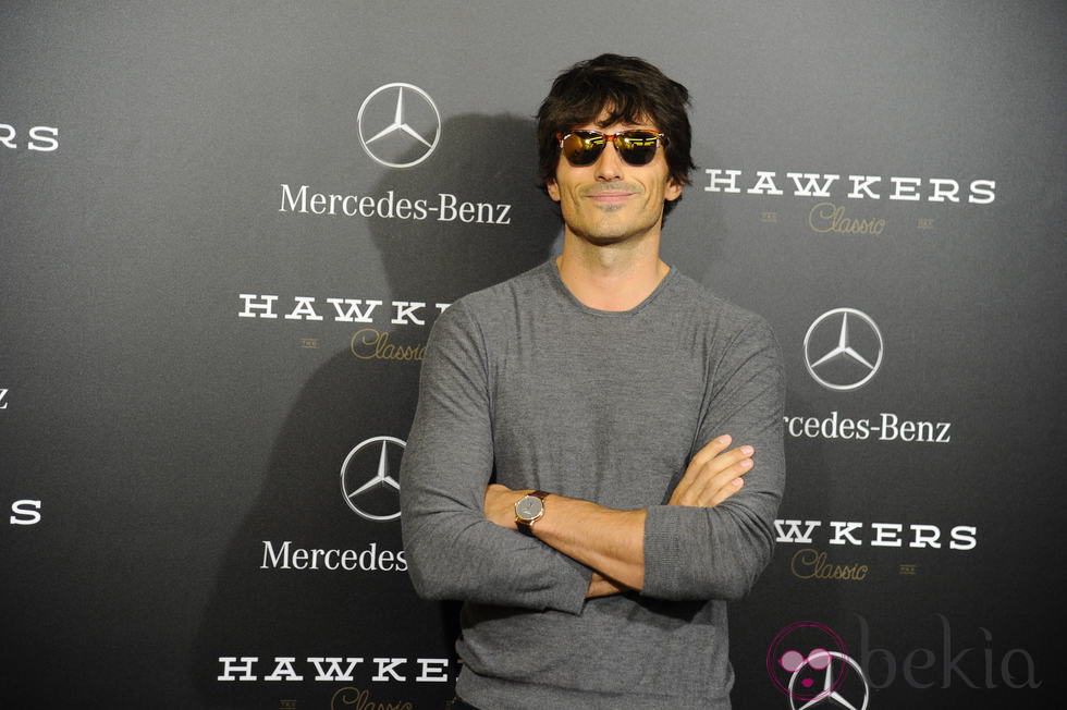 Andrés Velencoso presenta un nuevo modelo de gafas en la Mercedes-Benz Living