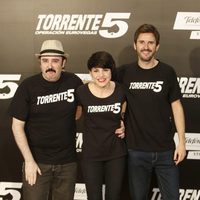 Carlos Areces, Angy y Julián López en el estreno de 'Torrente 5: Operación Eurovegas' en Madrid