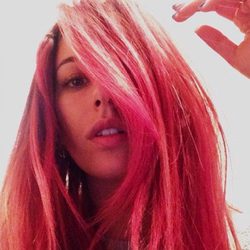 Blanca Suárez se tiñe el pelo de rosa