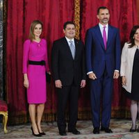 Los Reyes de España con el presidente de Honduras y su esposa en el Palacio Real