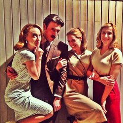 Marta Hazas, Javier Rey, Manuela Vellés y Cecilia Freire en un descanso de 'Velvet'