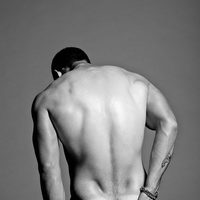 Nick Jonas enseña el culo para la revista Flaunt Magazine