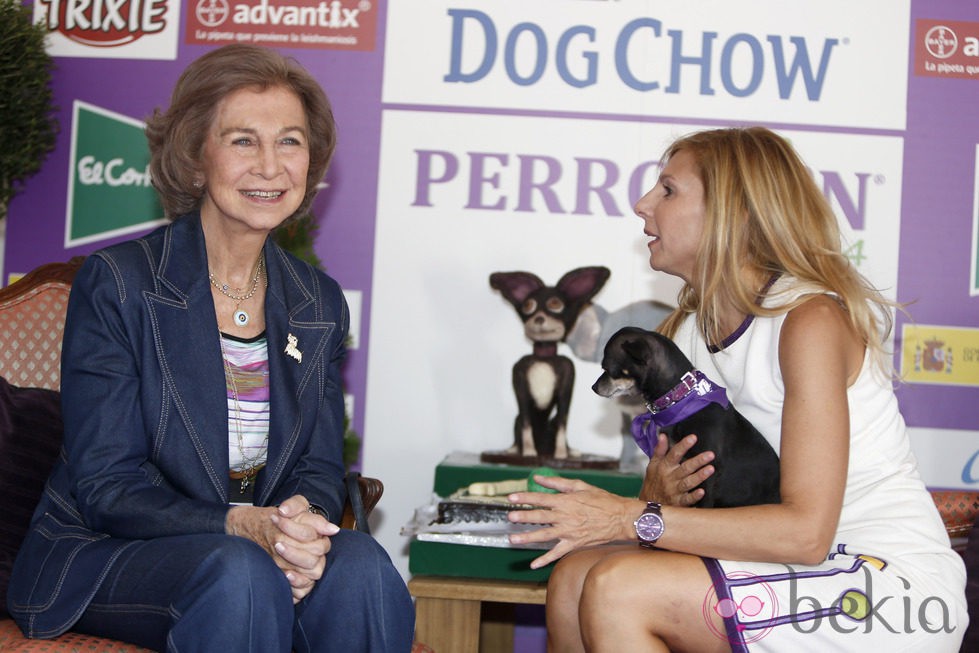 La Reina Sofía y Alejandra Botto en el Perroton Village 2014
