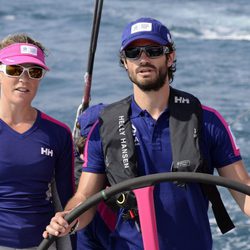 Carlos Felipe de Suecia lleva el timón en la Volvo Ocean Race en Alicante