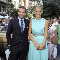 Luján Argüelles y Carlos Sánchez Arenas en la boda de Leire Martínez y Jacobo Bustamante