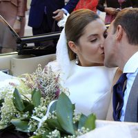 Leire Martínez y Jacobo Bustamante se besan tras su boda