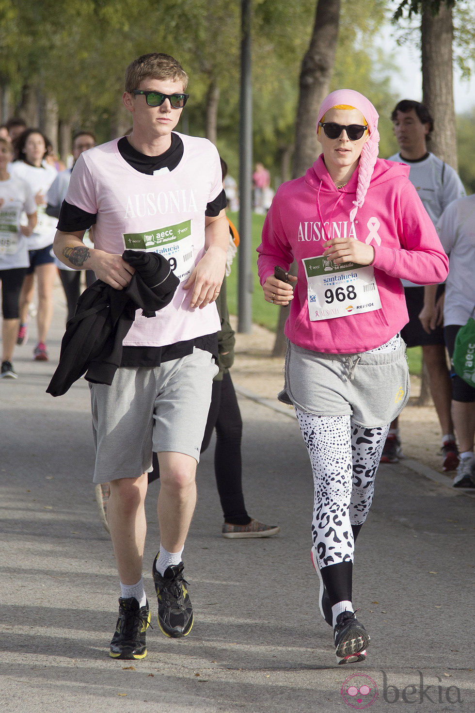 Bimba Bosé y Charlie Centa en una carrera solidaria contra el cáncer de mama en Madrid