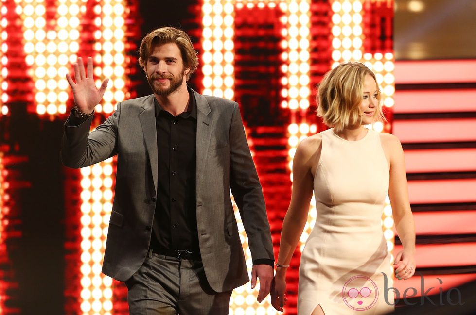 Jennifer Lawrence y Liam Hemsworth presentando Sinsajo en Austria