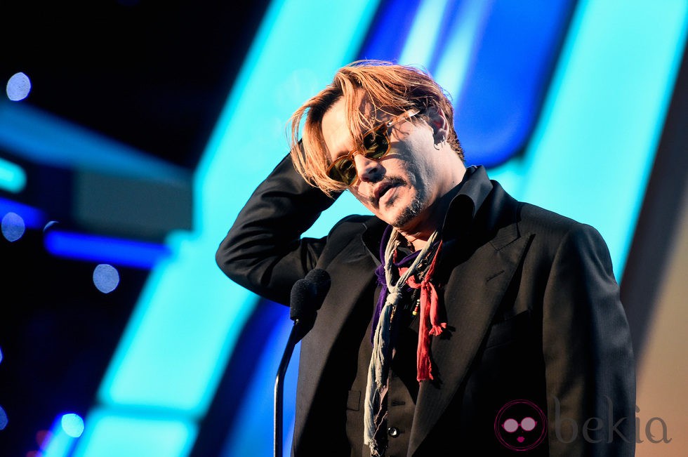 Johnny Depp con aspecto desaliñado en los Hollywood Film Awards 2014