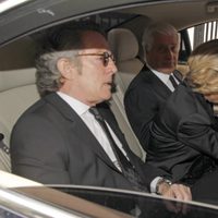 Alfonso Díez, Eugenia Martínez de Irujo y el Duque de Huéscar saliendo de Dueñas tras la muerte de la Duquesa de Alba