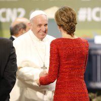 La Reina Letizia saluda al Papa Francisco en la Conferencia sobre Nutrición de la FAO