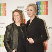 Jane Lynch y Elizabeth Dickey en la entrega del Premio Kennedy 2014