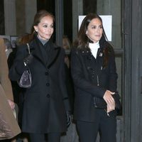 Isabel Preysler y Tamara Falcó en el funeral de la Duquesa de Alba en Madrid