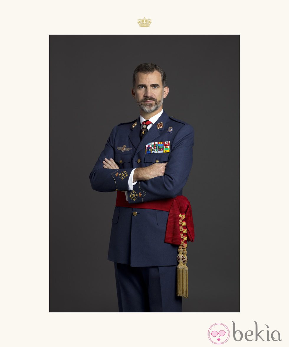 Foto oficial del Rey Felipe VI con uniforme de diario de Capitán General del Ejército del Aire