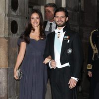 Carlos Felipe de Suecia y Sofia Hellqvist en una reunión de la Real Academia Sueca