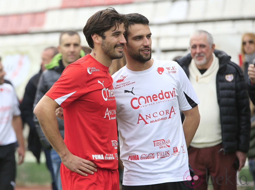 Álex García y Jesús Castro en el partido benéfico 'artistas vs. toreros'
