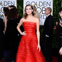 Allison Williams en la alfombra roja de los Globos de Oro 2015