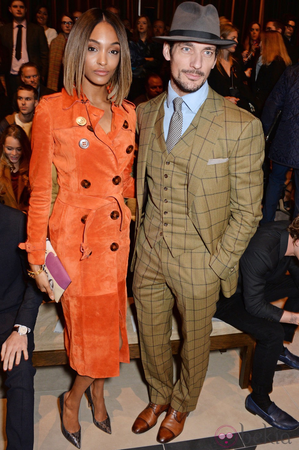 Jourdan Dunn y David Gandy en el desfile de Burberry otoño/invierno 2015 de la Semana de la Moda Masculina de Londres