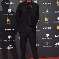 Eduardo Casanova en la alfombra roja de los Premios Feroz 2015