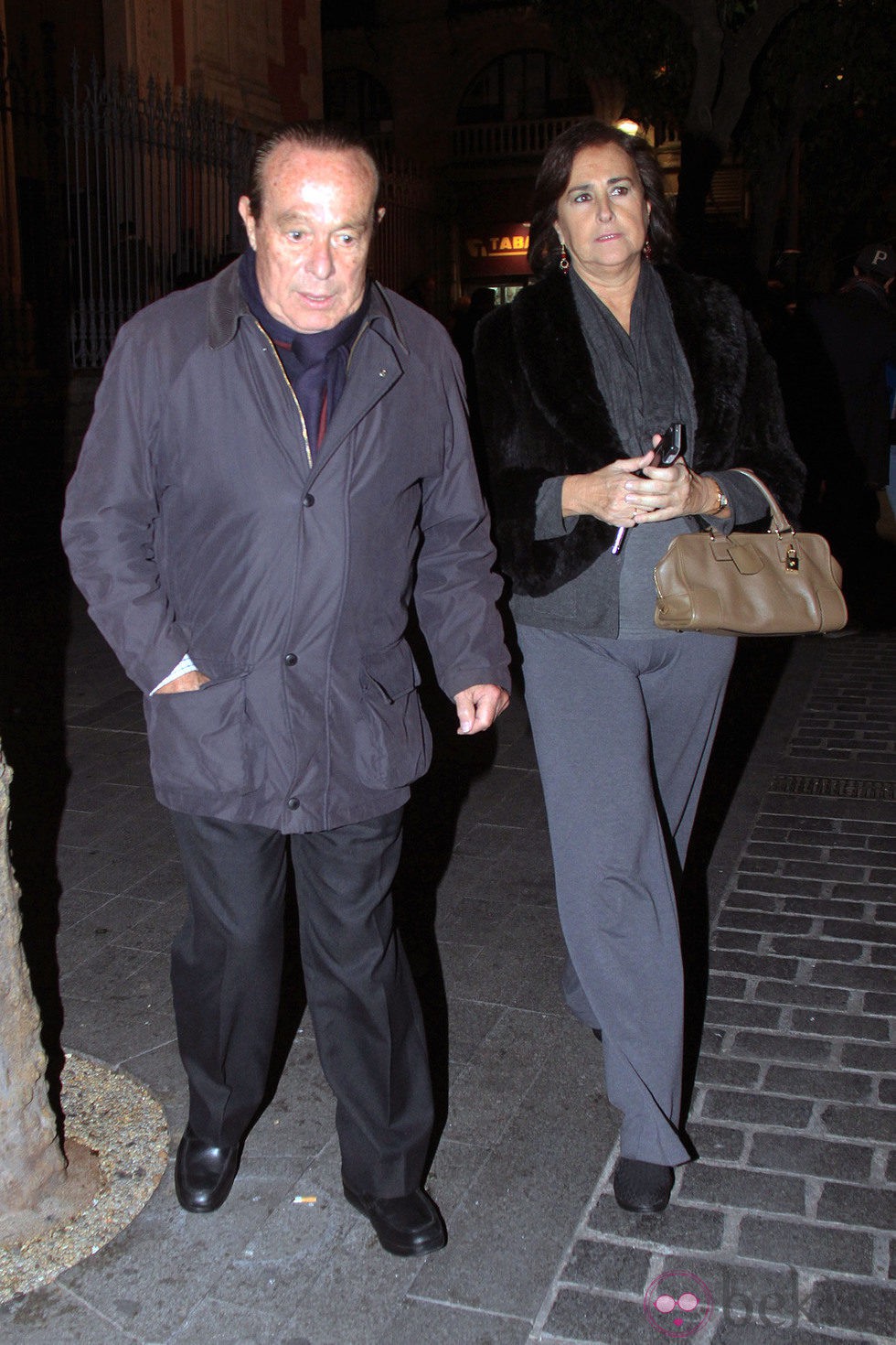 Curro Romero y Carmen Tello en el funeral de María Pérez Montané, madre de Los Morancos