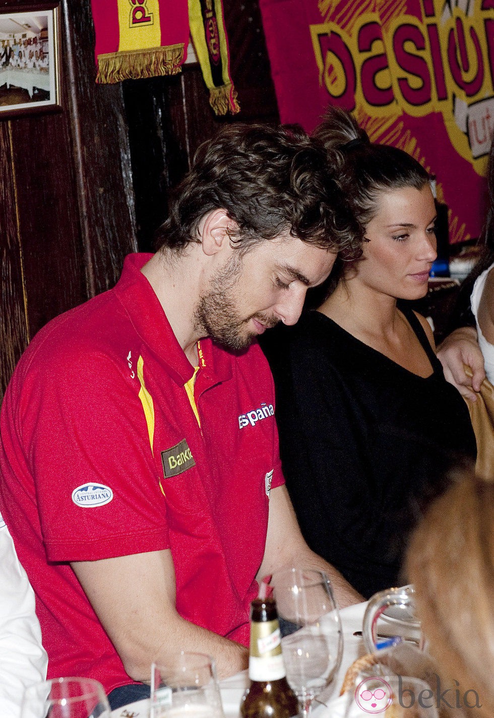 Pau Gasol y su novia Silvia López, en la celebración de la victoria del Eurobasket 2011
