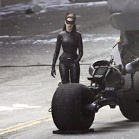 Anne Hathaway es Catwoman en 'El caballero oscuro: La leyenda renace' 