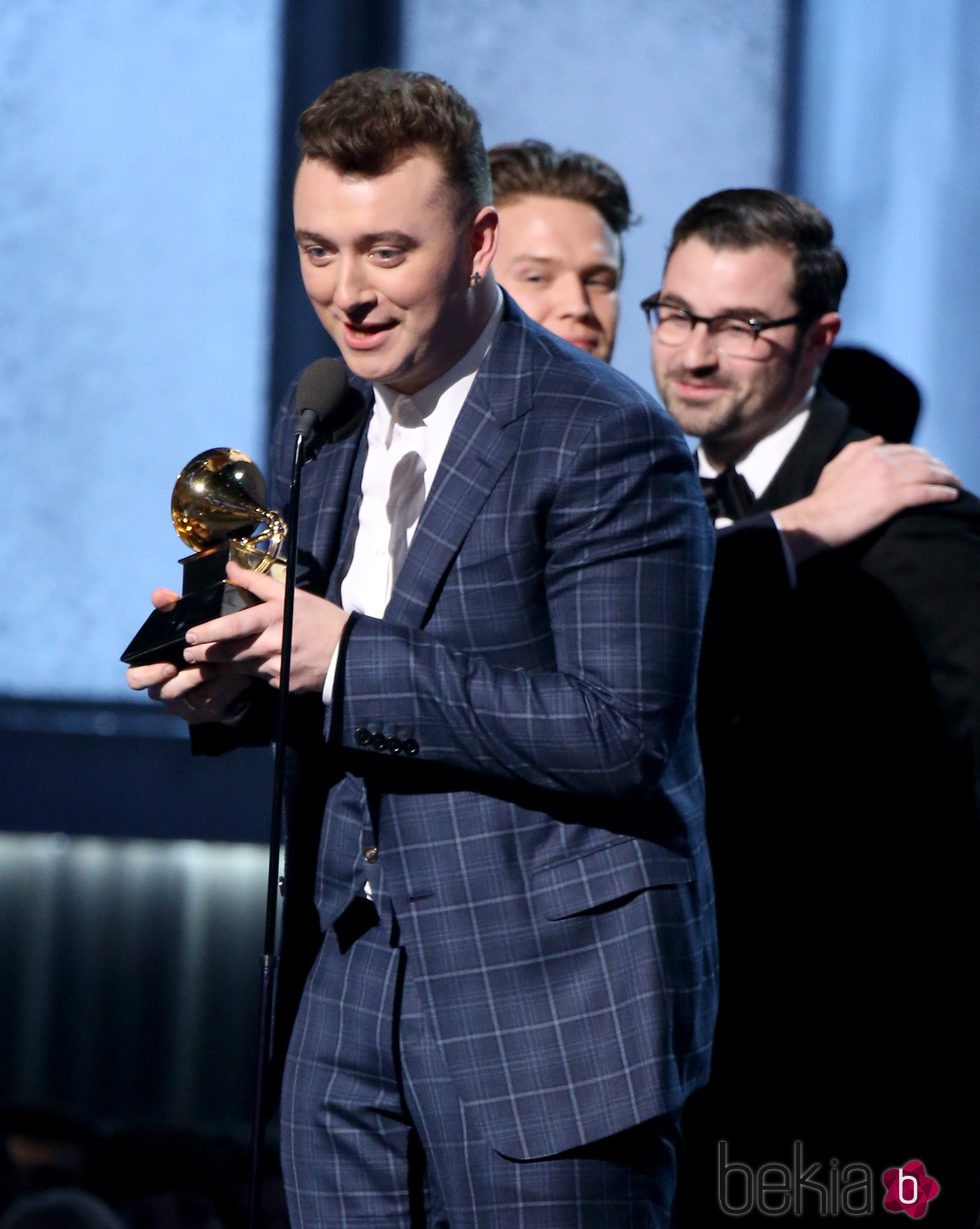 Sam Smith recoge un premio en los Grammy 2015