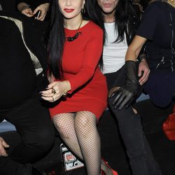 Mario Vaquerizo y Alaska en el front row de Davidelfín en Madrid Fashion Week otoño/invierno 2015/2016