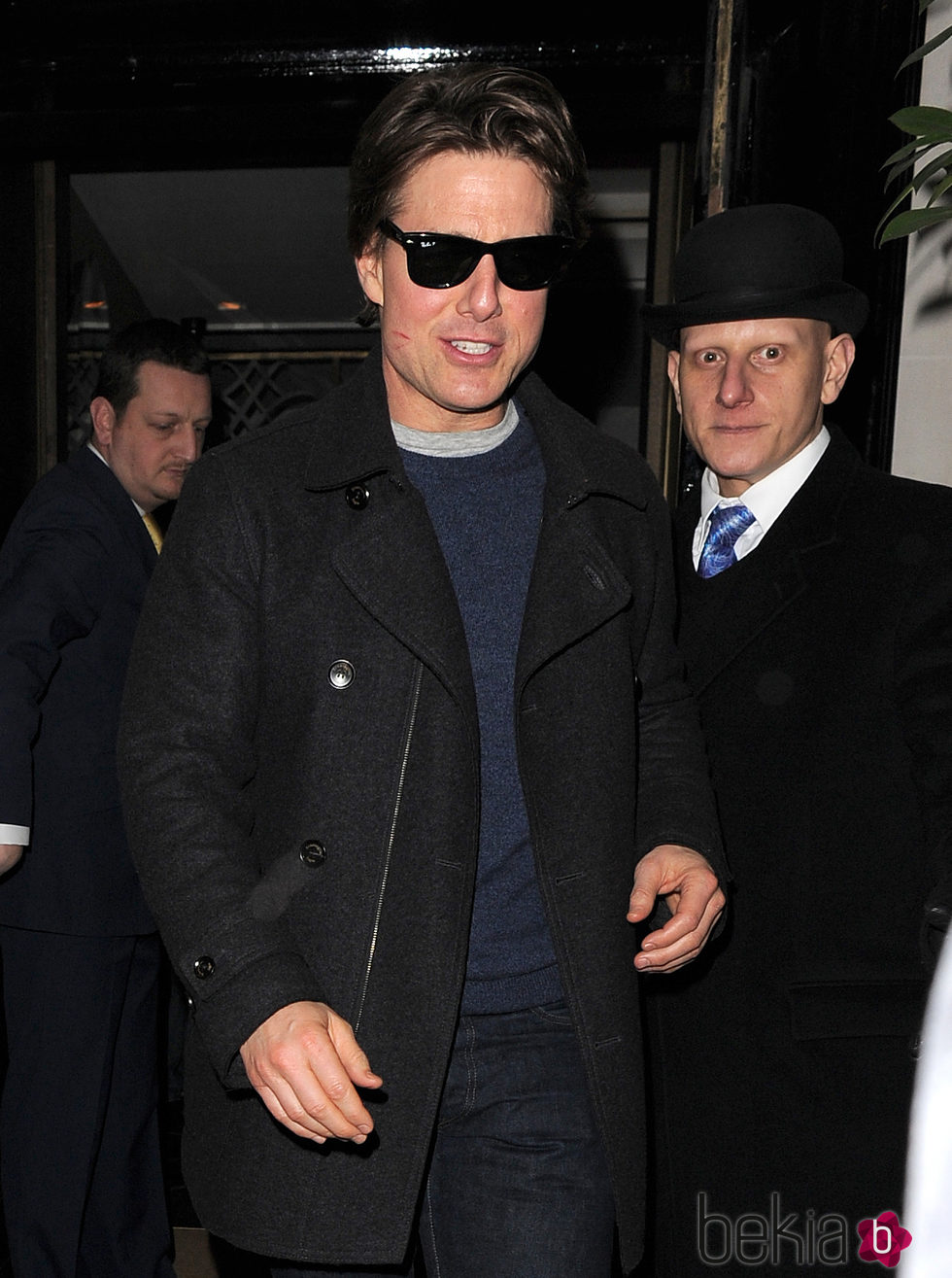 Tom Cruise saliendo con restos de pintalabios de una cena de Londres