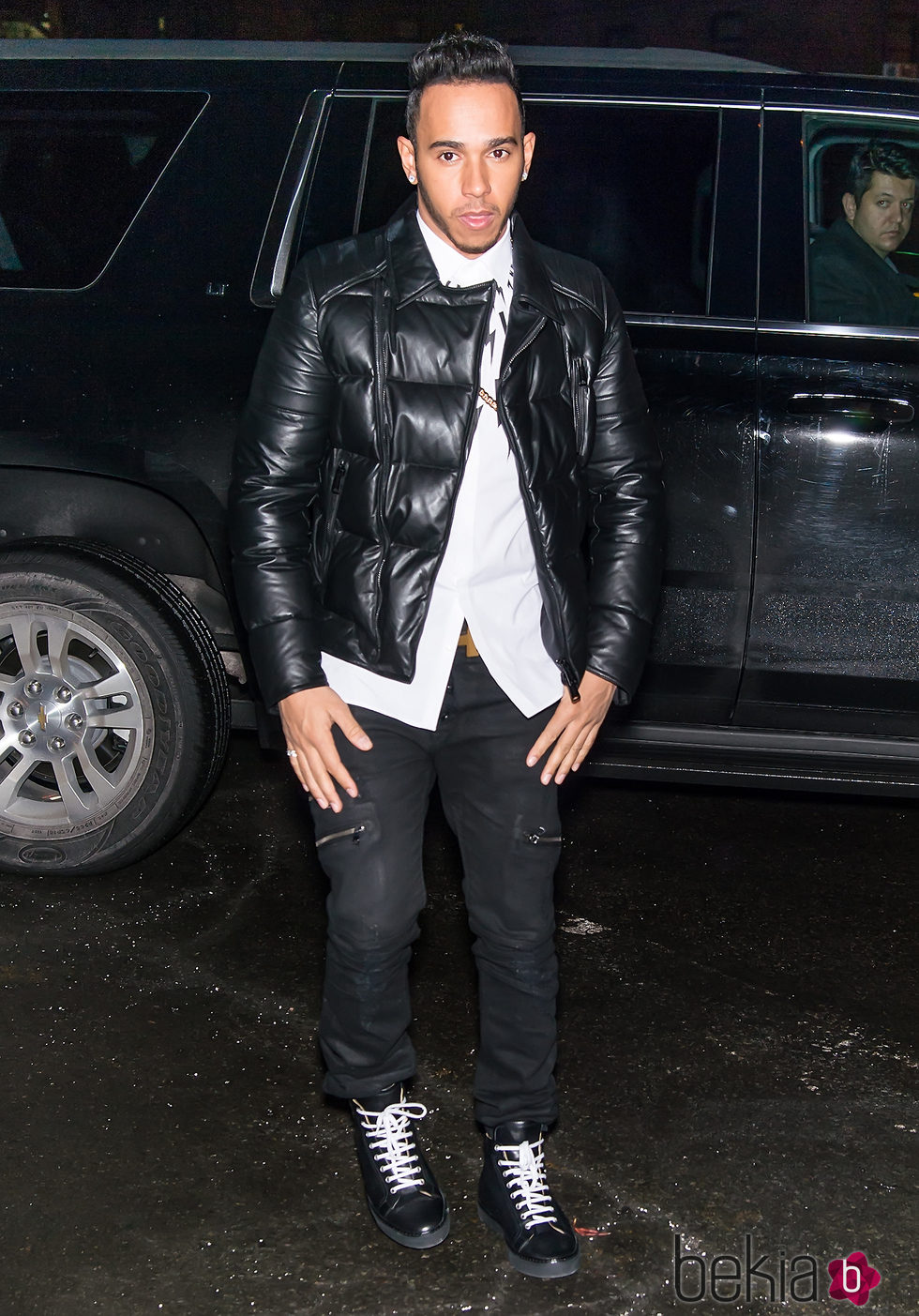 Lewis Hamilton llegando al desfile benéfico de Naomi Campbell en Nueva York Fashion Week