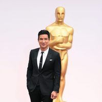 Mario Lopez llega a la alfombra roja de los Oscar 2015