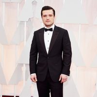 Josh Hutcherson en la alfombra roja de los premios Oscar 2015