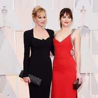 Melanie Griffith y Dakota Johnson en la alfombra roja de los premios Oscar 2015