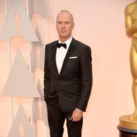 Michael Keaton llega a la alfombra roja de los Premios Oscar 2015
