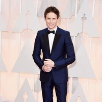 Eddie Redamyne posa a su llegada a la alfombra roja de los Oscar 2015