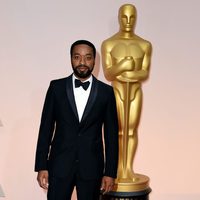 Chiwetel Ejiofor posa a su llegada a los Oscar 2015
