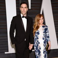 Sacha Baron Coen e Isla Fisher en la fiesta Vanity Fair tras los Oscar 2015