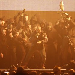 Kanye West durante su actuación en los Brit Awards 2015