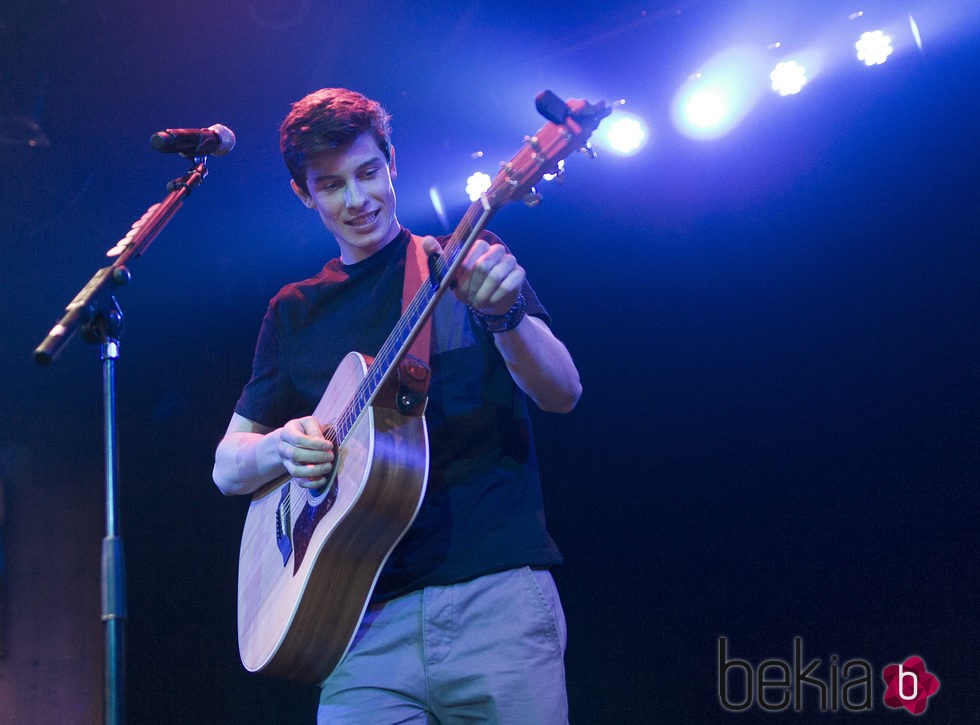 Shawn Mendes interpreta uno de sus temas en Madrid