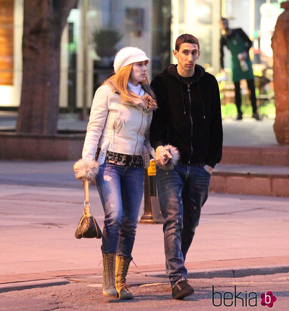 Ángel Di María y Jorgelina Cardoso paseando por Manchester