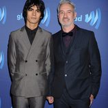 Roland Emmerich y Omar de Soto en los GLAAD Media Awards 2015