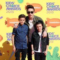 Romeo James, Brooklyn y Cruz Beckham en los Nickelodeon Kids Choice Awards 2015