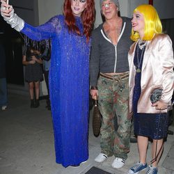 Mickey Rourke con la nariz rota y dos travestis en Los Ángeles